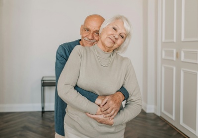 ¿Pueden los pañales para adultos con cintura elástica proporcionar un ajuste seguro?