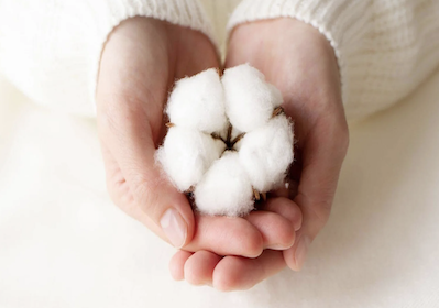 ¿Cómo ayudan las toallas sanitarias maxi de algodón orgánico a los días de flujo abundante sin sentirse voluminosas?