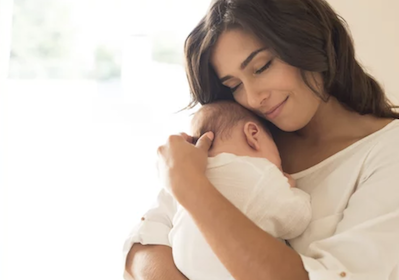 ¿Debería despertar a su bebé para cambiarle el pañal?